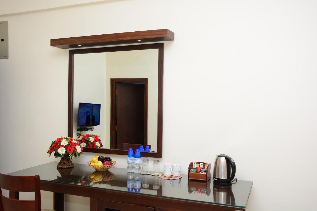 Hotel Nelly Marine Коломбо Экстерьер фото