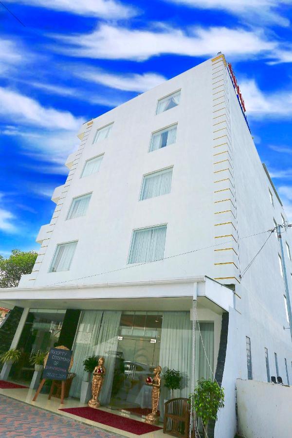 Hotel Nelly Marine Коломбо Экстерьер фото