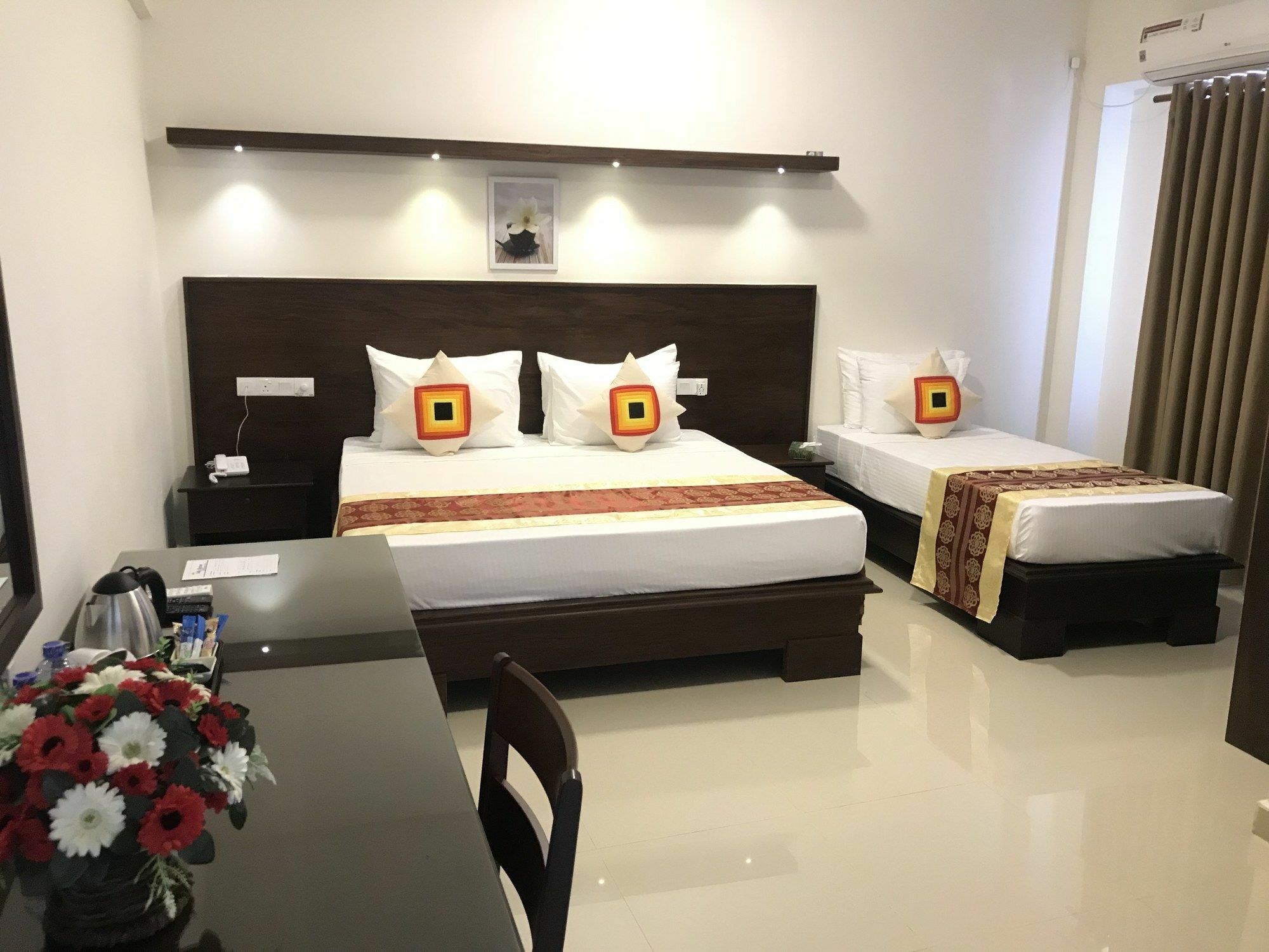 Hotel Nelly Marine Коломбо Экстерьер фото