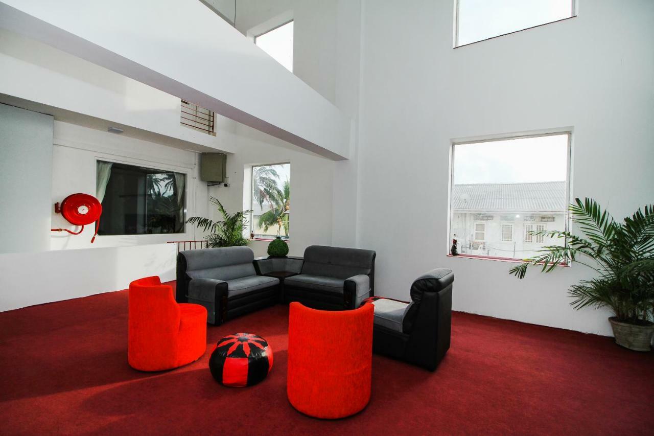 Hotel Nelly Marine Коломбо Экстерьер фото