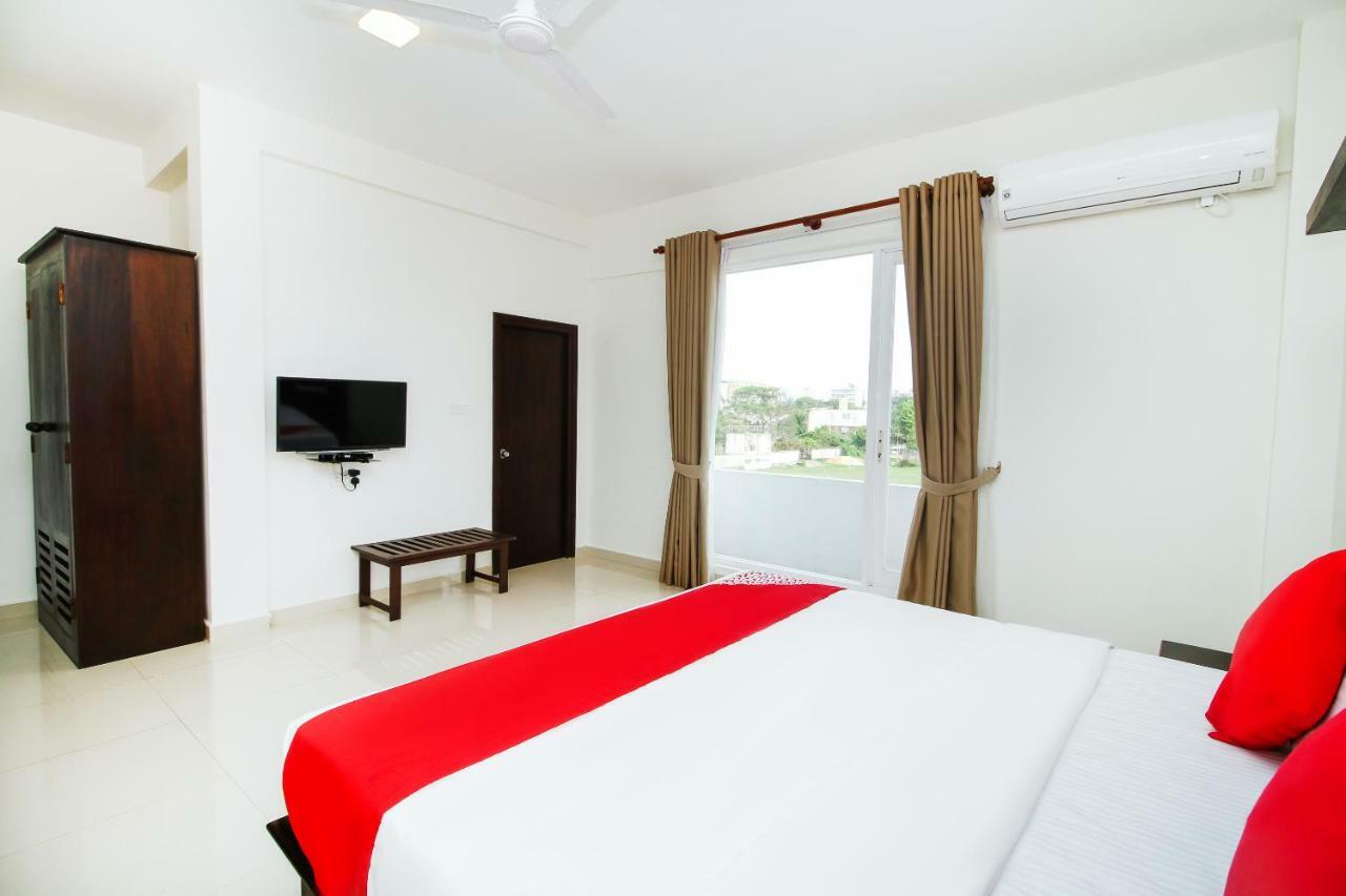 Hotel Nelly Marine Коломбо Экстерьер фото
