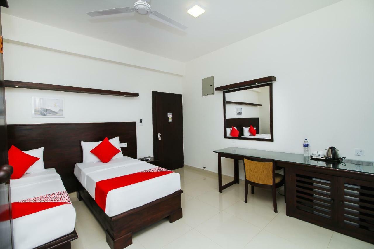 Hotel Nelly Marine Коломбо Экстерьер фото