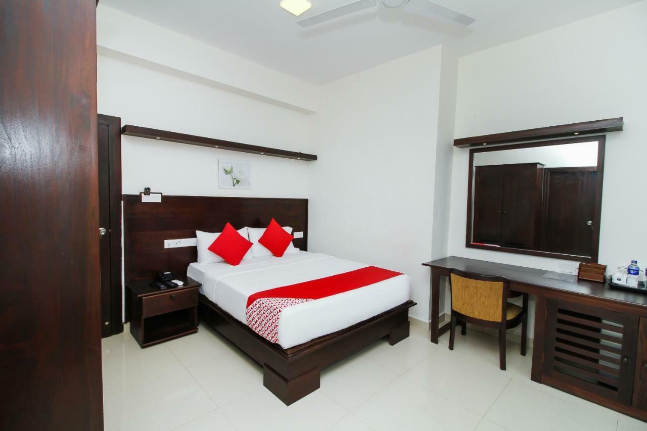 Hotel Nelly Marine Коломбо Экстерьер фото