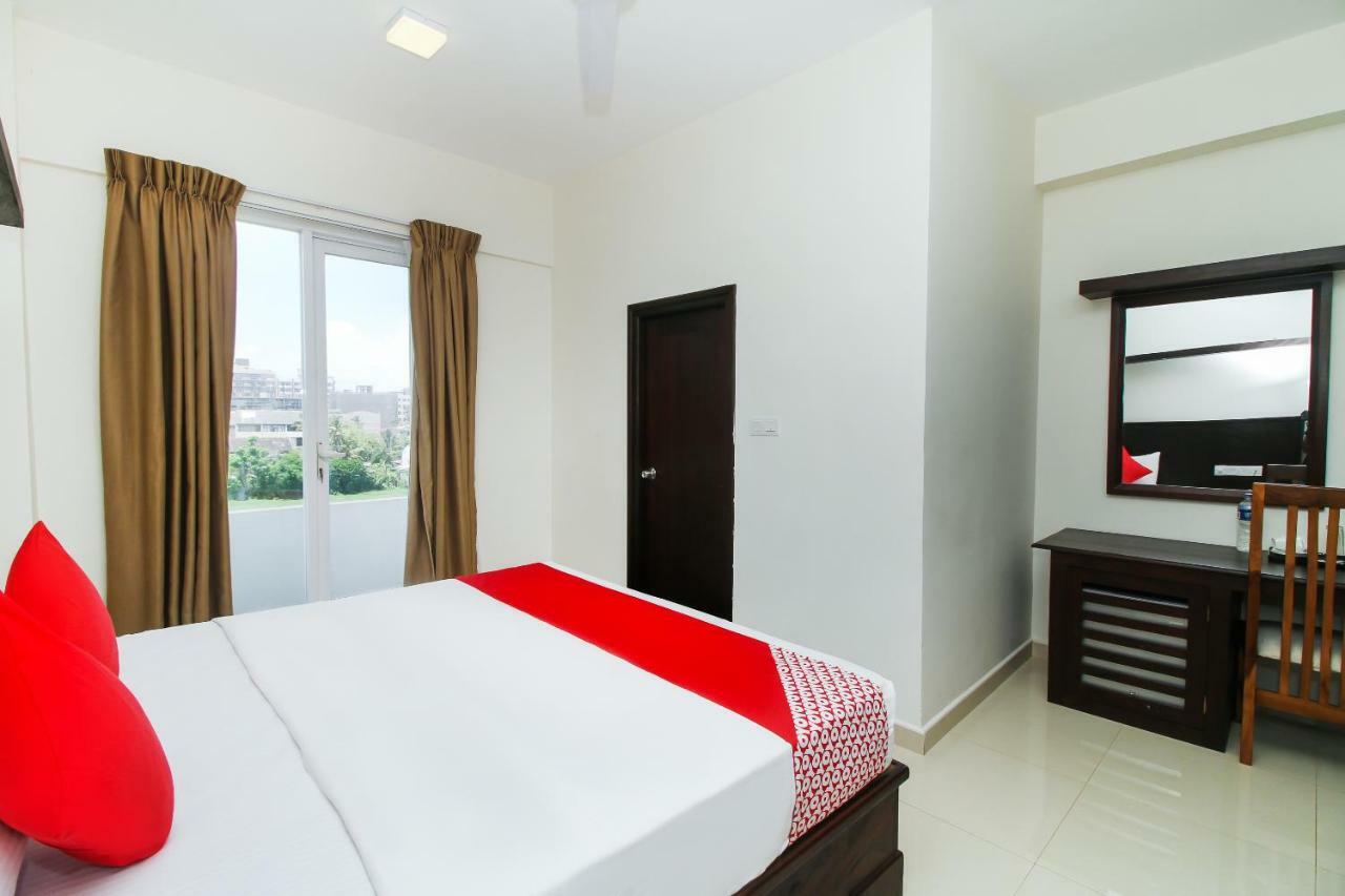 Hotel Nelly Marine Коломбо Экстерьер фото