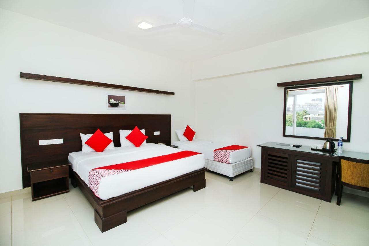Hotel Nelly Marine Коломбо Экстерьер фото