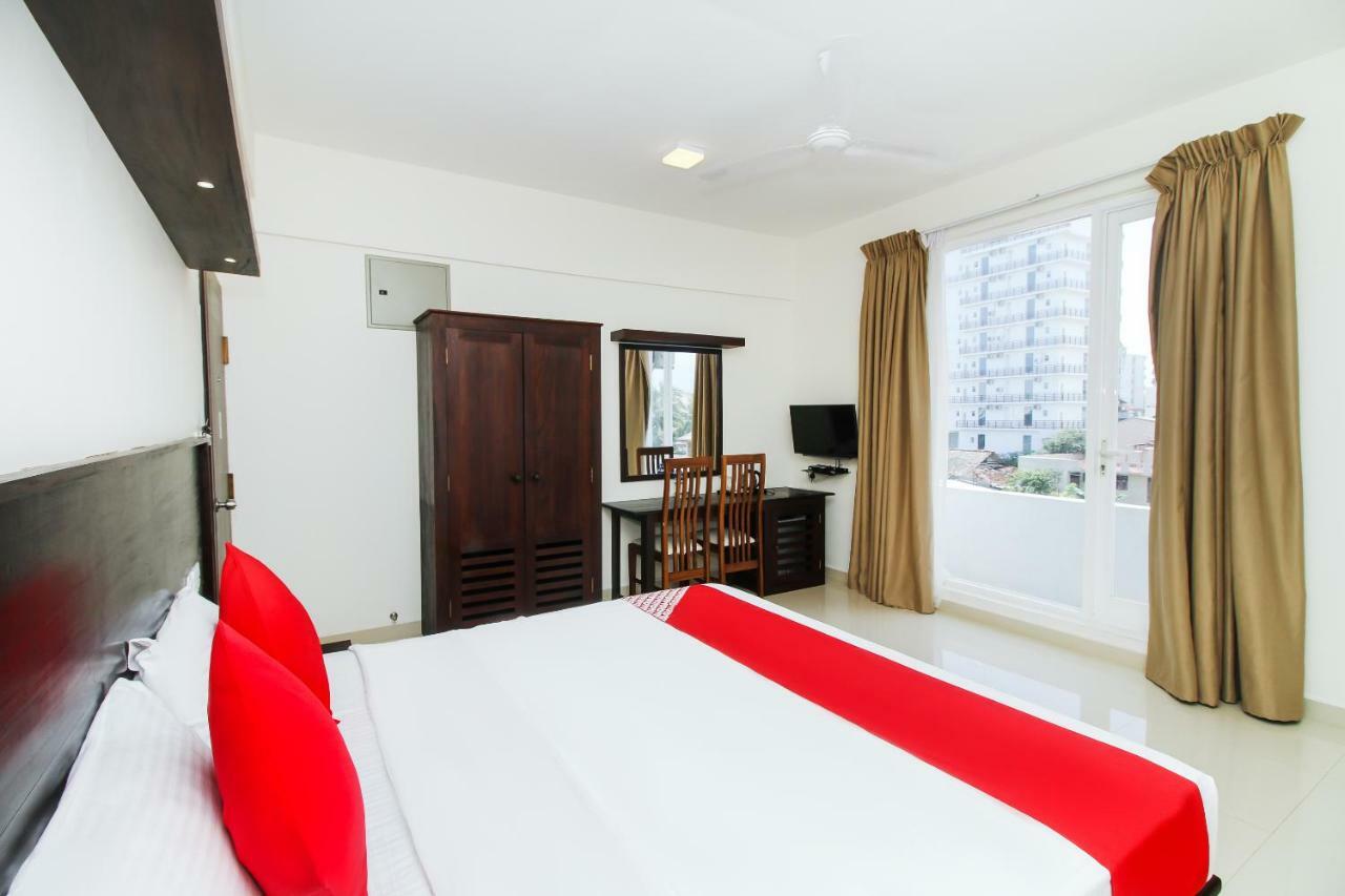Hotel Nelly Marine Коломбо Экстерьер фото