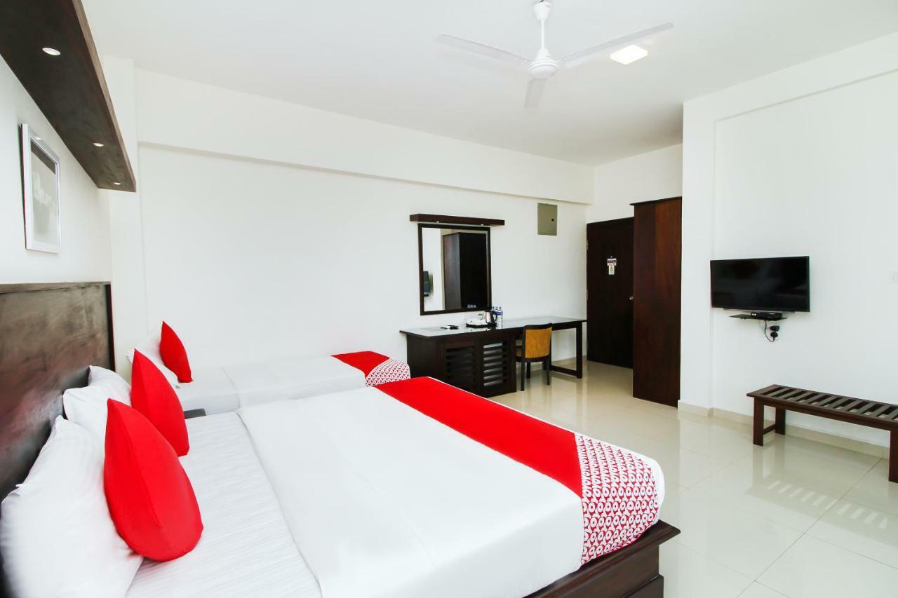 Hotel Nelly Marine Коломбо Экстерьер фото