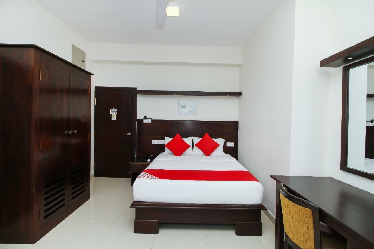 Hotel Nelly Marine Коломбо Экстерьер фото