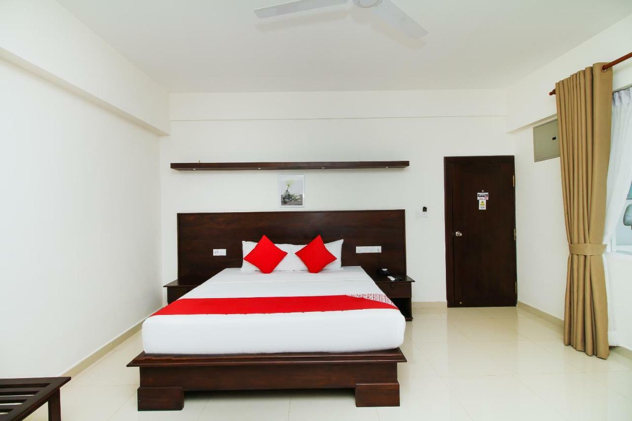 Hotel Nelly Marine Коломбо Экстерьер фото
