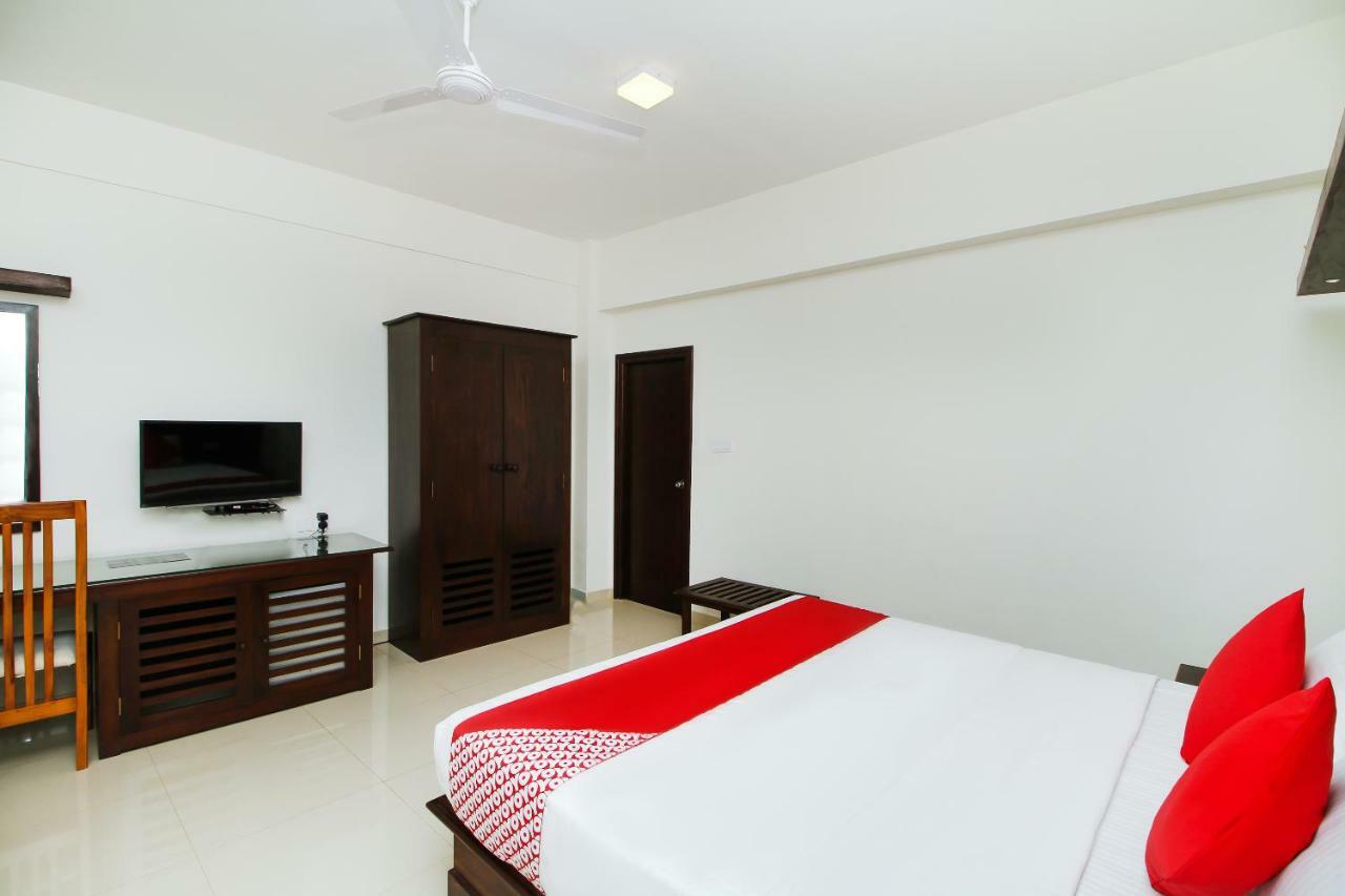 Hotel Nelly Marine Коломбо Экстерьер фото