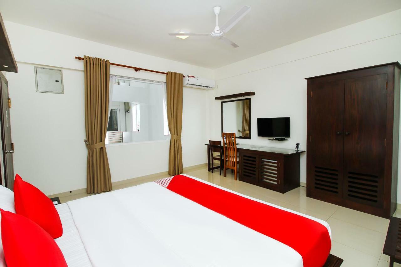 Hotel Nelly Marine Коломбо Экстерьер фото