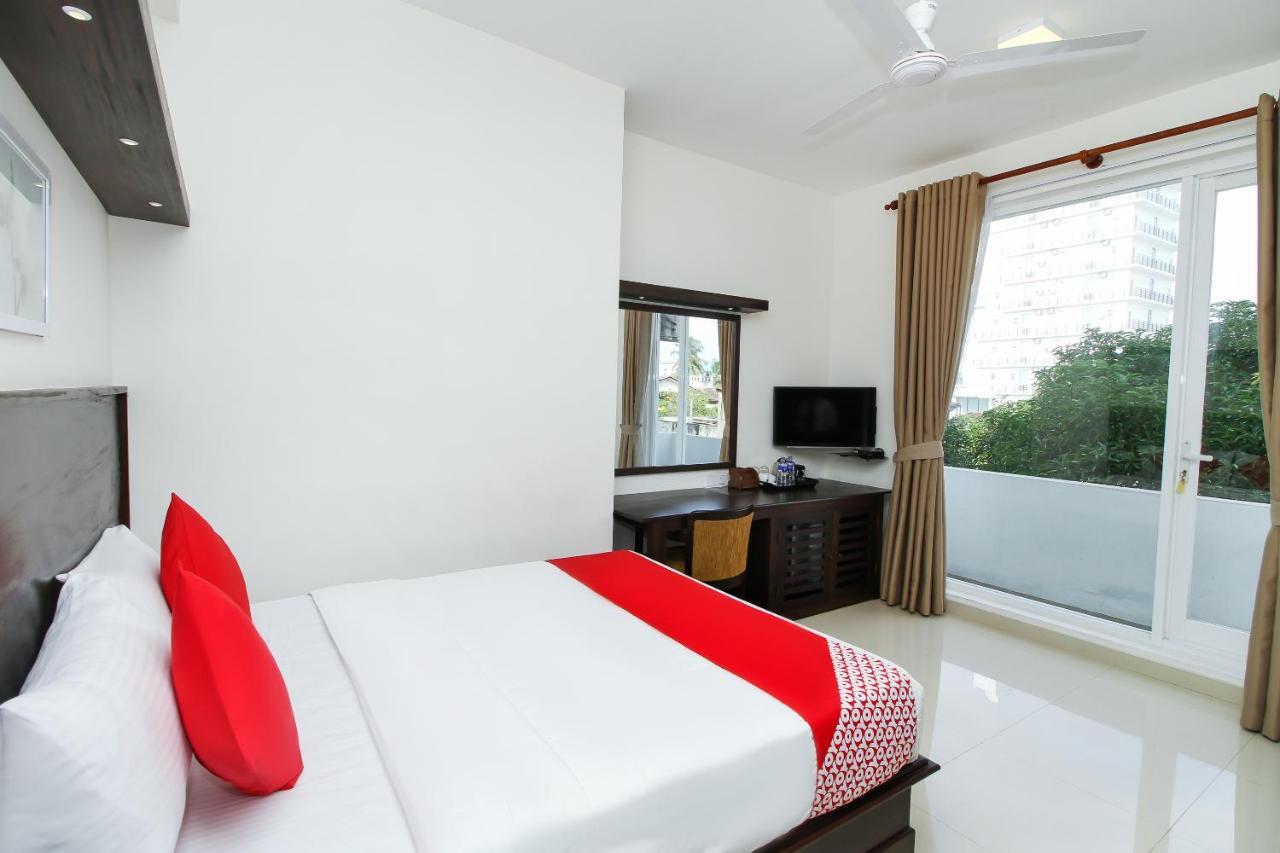 Hotel Nelly Marine Коломбо Экстерьер фото