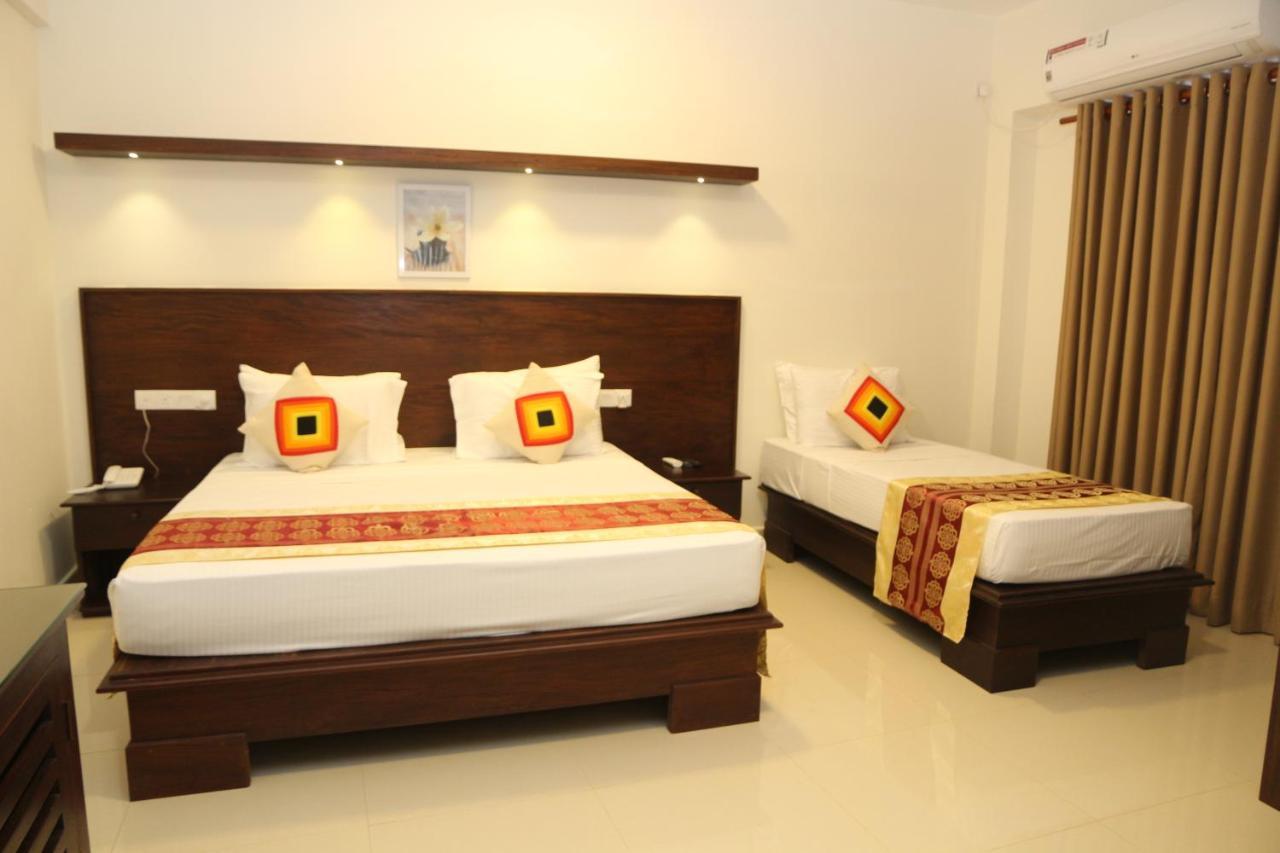 Hotel Nelly Marine Коломбо Экстерьер фото