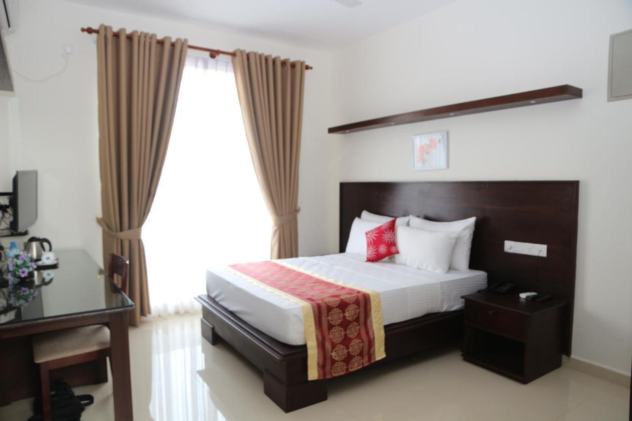 Hotel Nelly Marine Коломбо Экстерьер фото